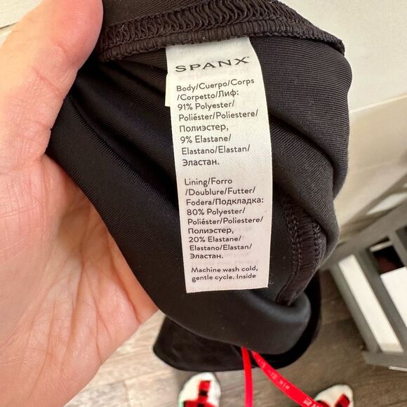 Spanx Women’s Extra Large Faux Leather Black Leggings - Picture 6 of 6